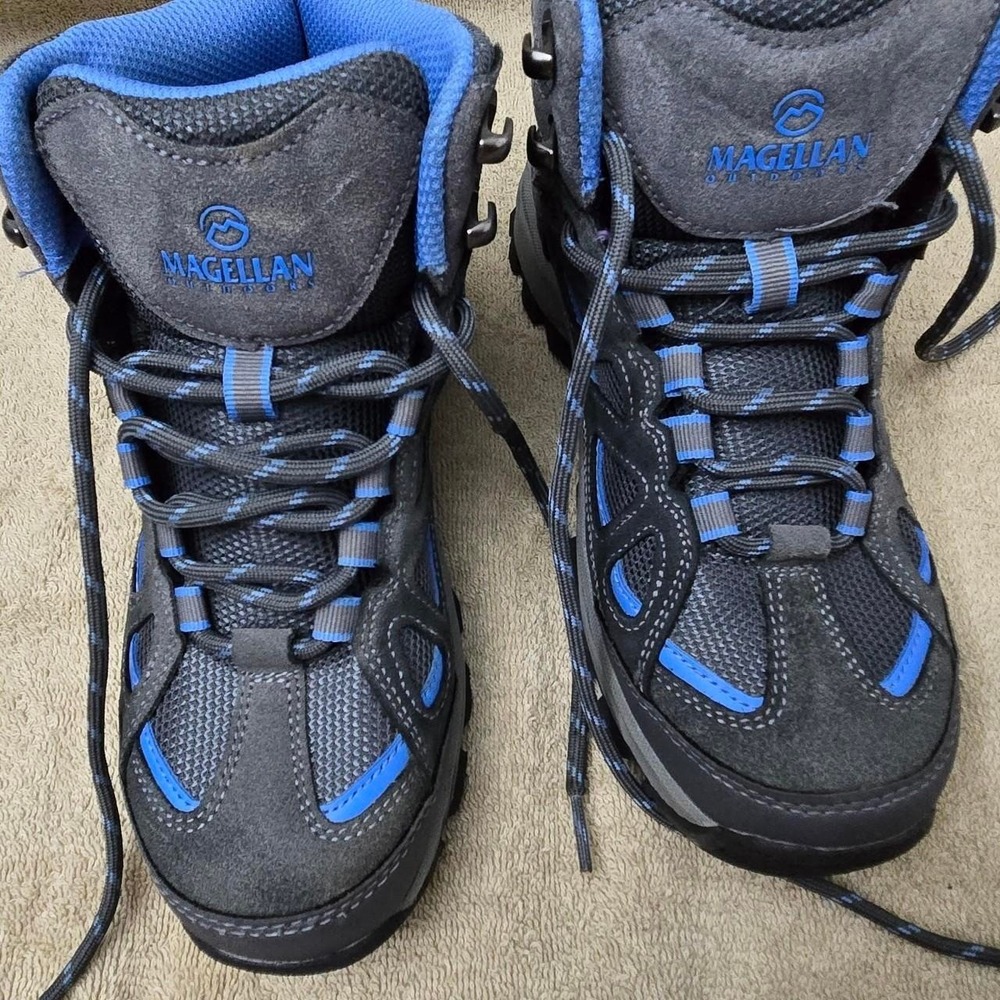 Magellan Women's hiking boots Grey and blue size 6B